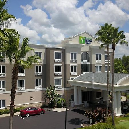Holiday Inn Express And Suites Tampa I-75 At Bruce B. Downs By Ihg Exterior foto