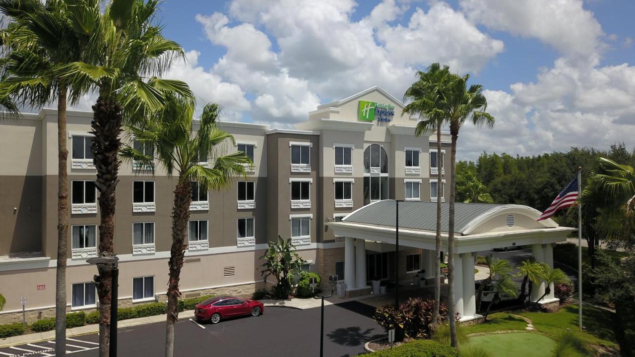Holiday Inn Express And Suites Tampa I-75 At Bruce B. Downs By Ihg Exterior foto