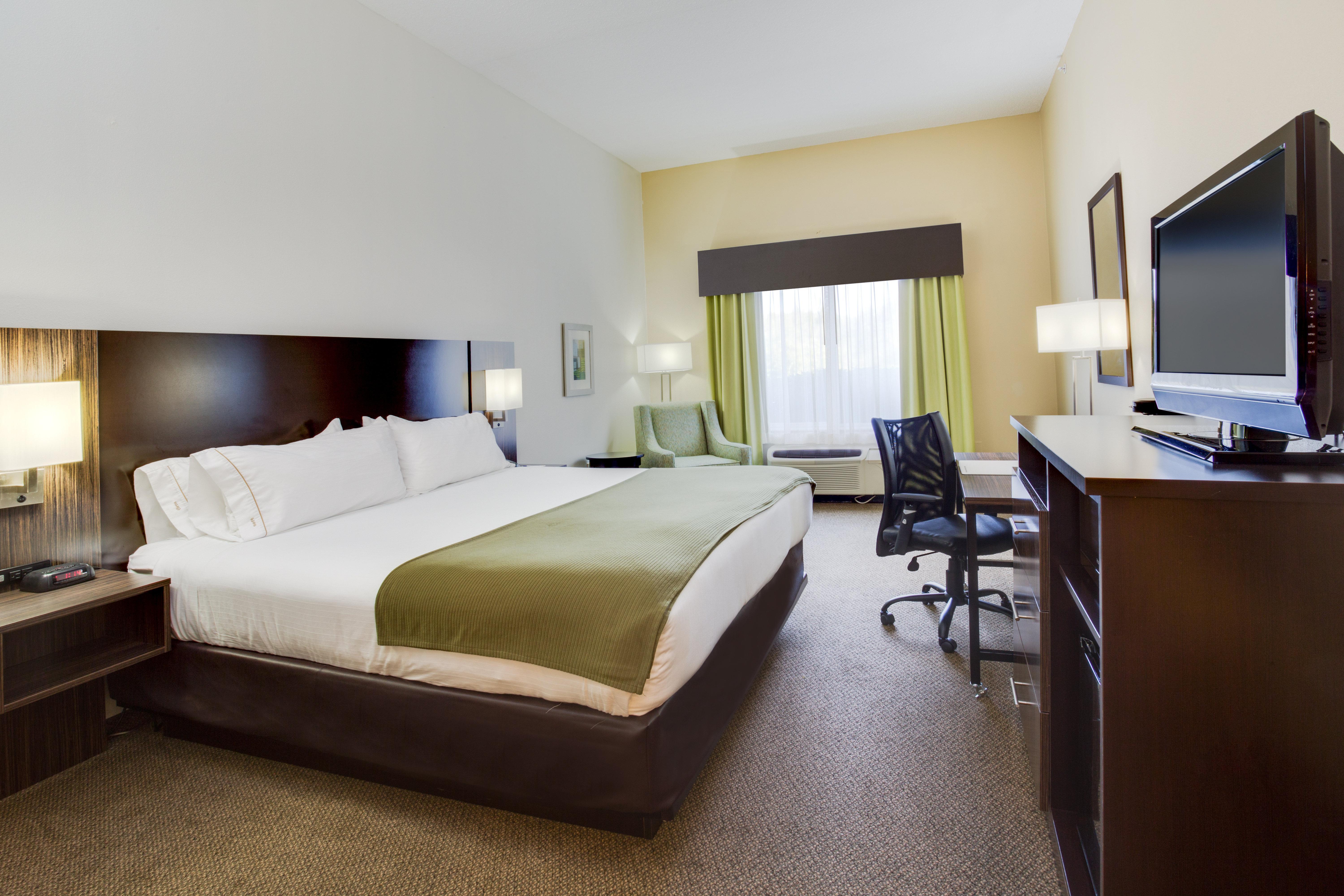 Holiday Inn Express And Suites Tampa I-75 At Bruce B. Downs By Ihg Exterior foto